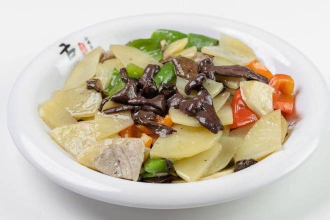 松蘑炒土豆片 / Fried Potato Chips with Matsutake Mushrooms